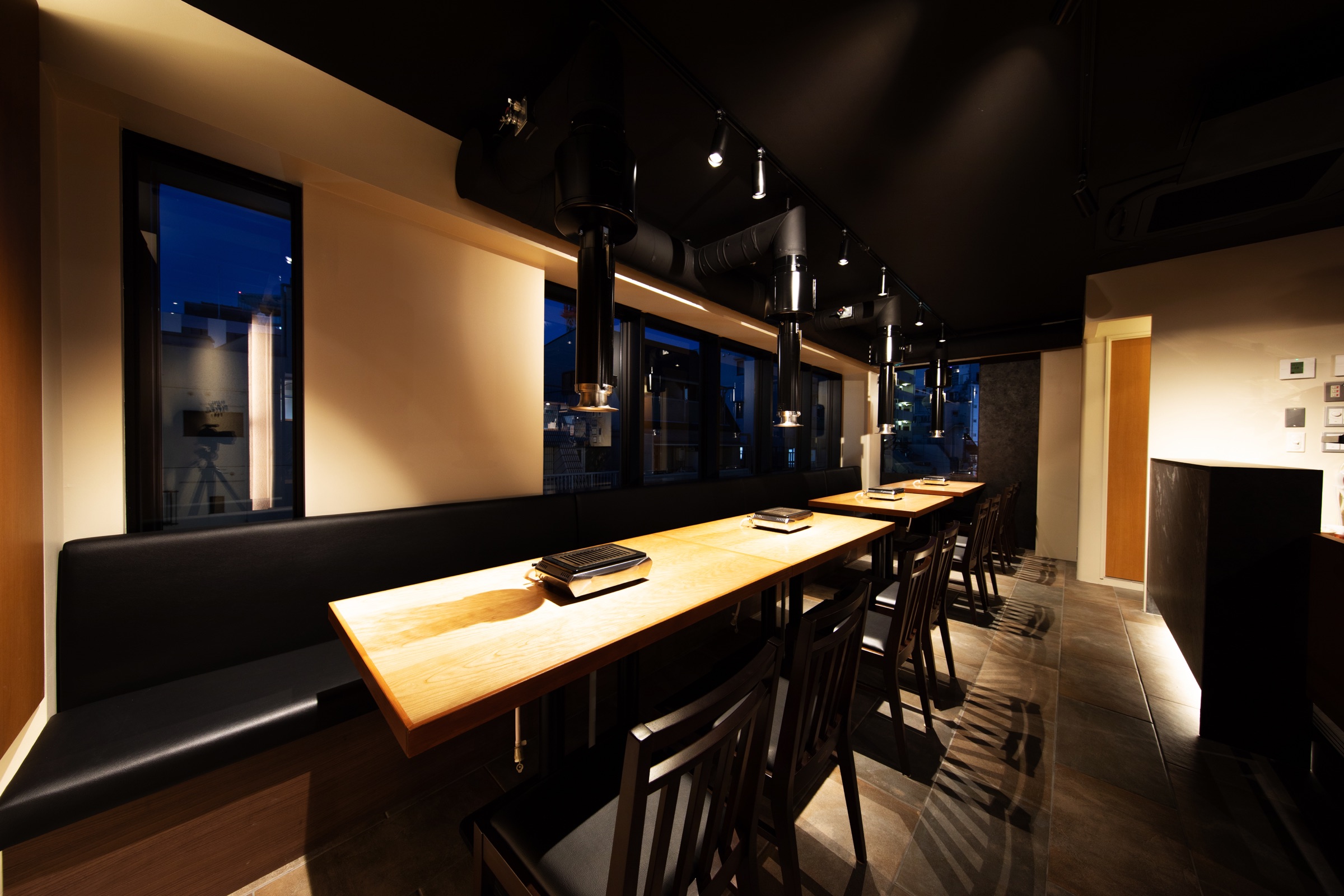 はなれの店内