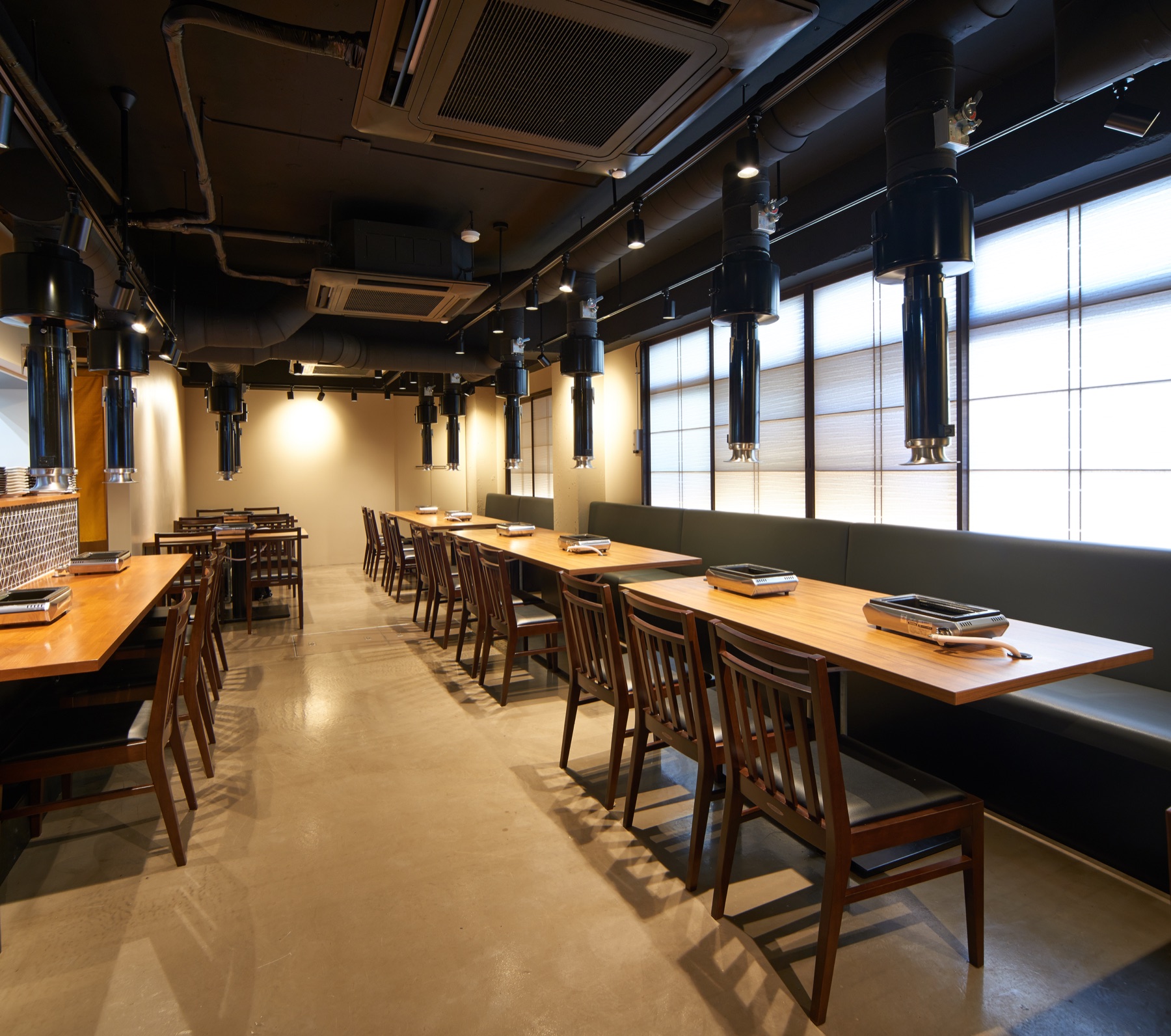焼肉ホルモン 新井屋 阿佐ヶ谷の店内