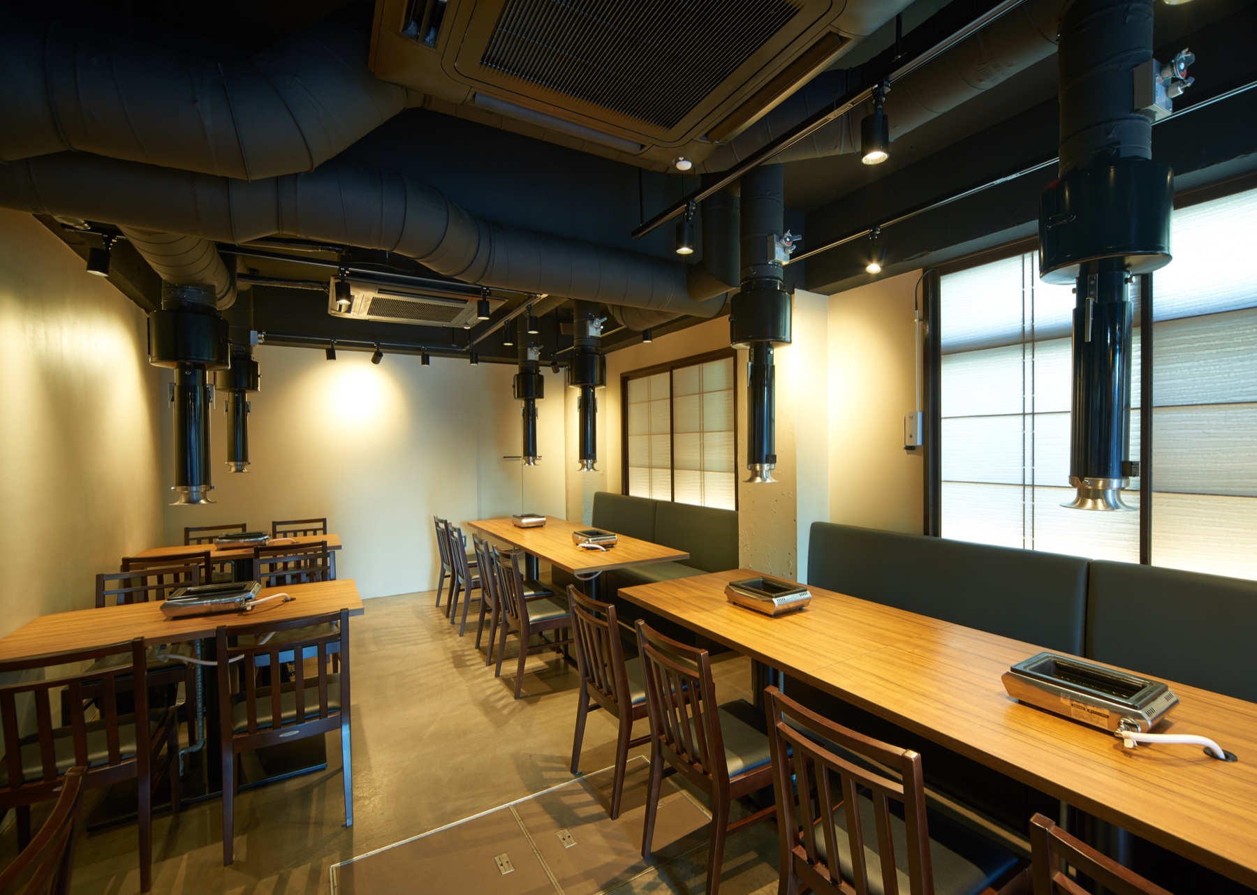 焼肉ホルモン 新井屋 阿佐ヶ谷店の店内