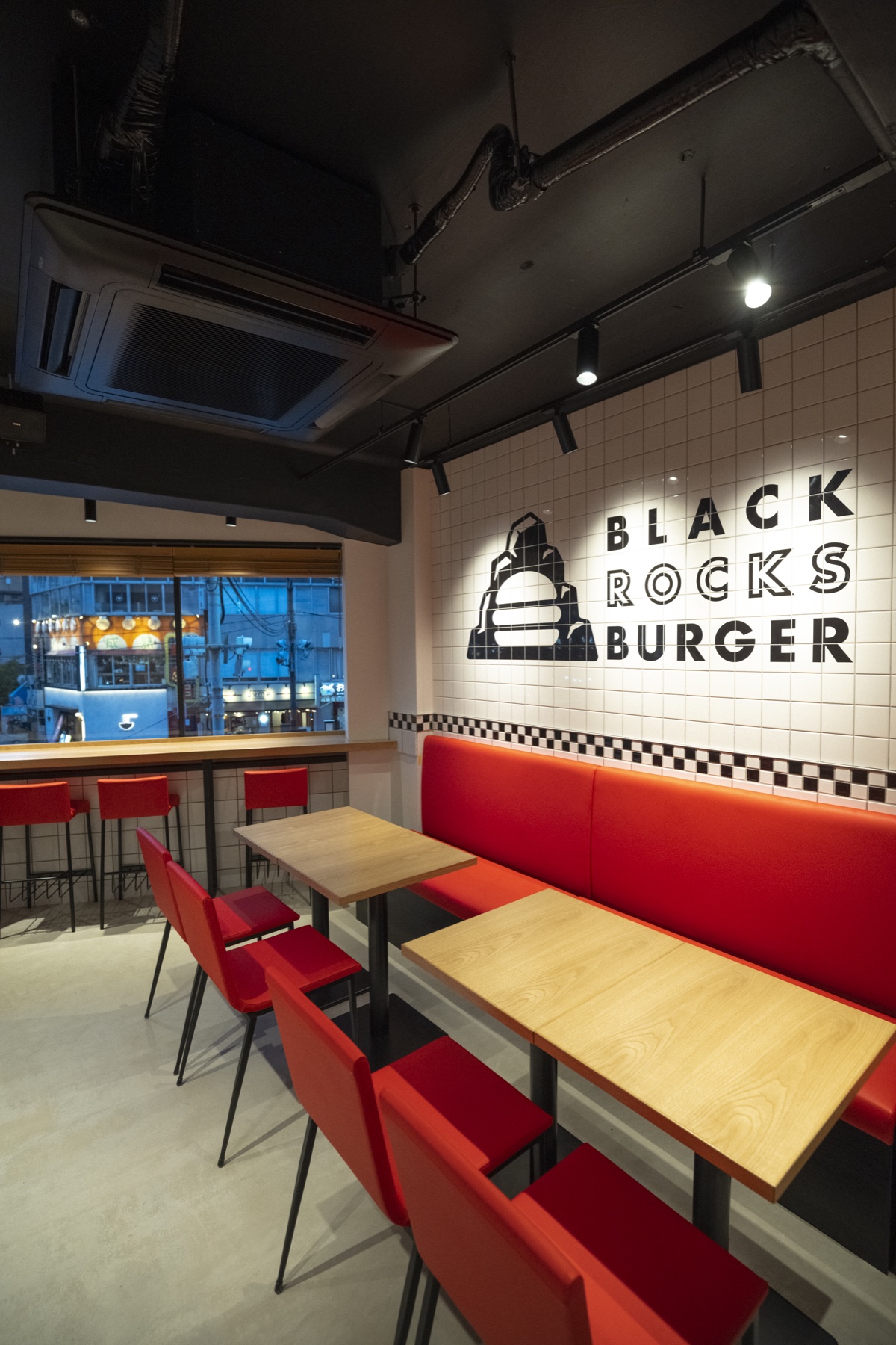 BLACK ROCKS BURGER SHIBUYAの店内
